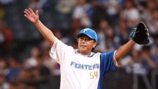 「ユニホーム姿ステキ」元人気アイドルが見事なストライク投球！　ＳＮＳ沸く「すごい！ど真ん中！」「さすが！」