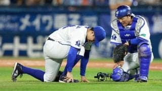 ＤｅＮＡ・東にアクシデント　右足甲に打球受けうずくまる→治療→マウンド戻る
