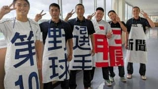 「おめでとう甲子園」校舎にかかる懸垂幕、先生の知恵でぴったり再生