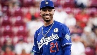 ドジャース・ベッツが背番号「２１」でプレー　ロベルト・クレメンテ・デーで山本由伸は「２１」を左胸につけて投球