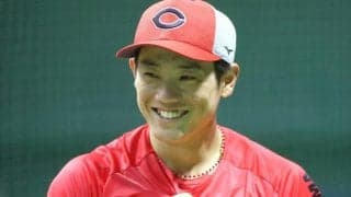 広島　１５日・ヤクルト戦で頭部死球を受けた広島・勝田が笑顔で球場入り「大丈夫です！」１６日は宿舎で回復に努める