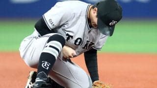 「これは痛すぎするな…」「桑田のダイビングキャッチを思い出した」浦田俊輔が右肘靱帯損傷でG党に“衝撃”…「最後までいい盗塁王争いをしたかった」