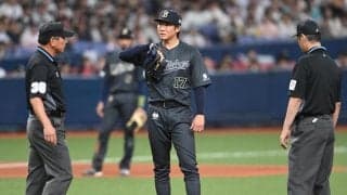 オリックス　曽谷龍平が緊急降板　左肘の違和感と球団発表　審判団に囲まれトレーナーだけマウンドに行くことを許されるシーンも