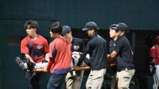 阪神　２軍戦で谷端と三塁審が交錯　谷端は担架で運ばれ交代