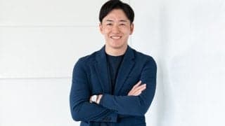 一体誰？　引退から10年も…独特投法が「現役時代を彷彿」、“謎の覆面男”の正体