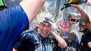 山本由伸　試合後の記念撮影で消える？！→１８０ｃｍ選手の右に左にひょこひょこ　「可愛いｗ」鉄板の写真ネタ再び？！