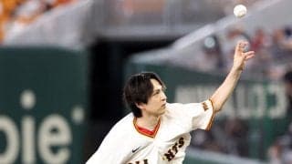 【巨人】M！LK吉田仁人が巨人ユニでファーストピッチ　ノーバウンド投球に両手突き上げ歓喜