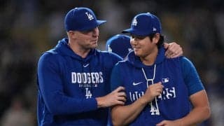 大谷翔平、山本由伸と並び笑顔でチームメートとハイタッチ　姿を現した８回裏に打線が５点で爆発