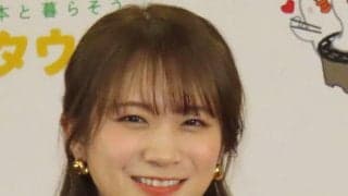 【日本ハム】秋元真夏、ミニスカ＆ハイソックス姿できつねダンス「ファイターズガール」と共演