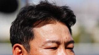 井端弘和氏、ラミレス氏らが野球教室「俺だけぬれれば」雨の中、打撃や投球を子どもたちに伝授