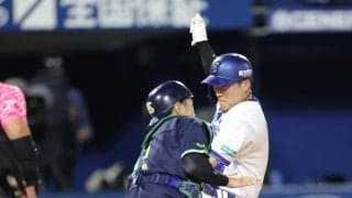 ＤｅＮＡ　リクエスト成功で先制　本塁アウト判定が覆る　二塁から佐野がタッチをかいくぐって生還