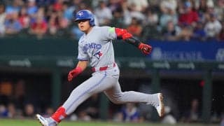 岡本和真、怪腕デグロムから勝ち越し適時打　競り勝ったブルージェイズはWC争いで踏みとどまる