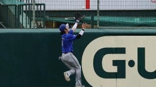 【DeNA】度会隆輝がファインプレーで敵地を沸かす　大飛球をフェンスにぶつかりながら好捕