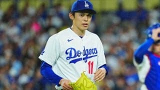 佐々木朗希の“左手”に視線集中 178cm女子高生の横で…米ファン指摘「新しい？」