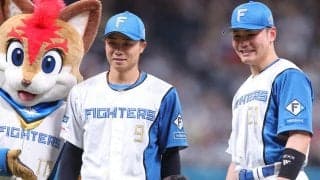 【日本ハム】「パパいくよー」引退試合の中島卓也の長男が始球式　打席の清宮幸太郎もニッコリ