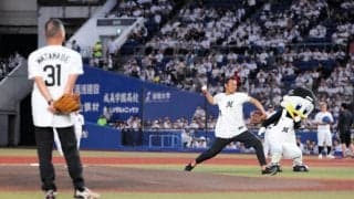 ロッテ　ＯＢの橋本将氏、渡辺俊介氏、久保康友氏、塀内久雄氏の豪華始球式　渡辺氏「声援でアドレナリン出た」久保氏はワンバウンドに苦笑い