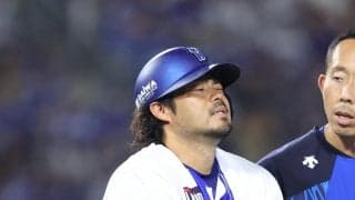 【DeNA】球場騒然、宮崎敏郎にアクシデント…左ひじに死球を受け負傷交代　苦悶の表情浮かべる