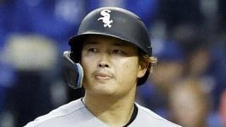 村上宗隆がヒヤリ　初回の第１打席で左肘に死球受ける　トレーナーらが飛び出し緊迫　激痛に表情ゆがめるもプレー続行