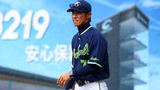 球場裏の土手に「ぎっしり」…人、人、人の“異例の光景”　まさかの幕切れは「別れの涙雨」