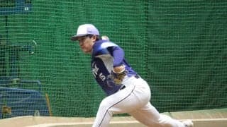 【西武】腰ヘルニア手術の与座海人が捕手中腰のブルペン投球　見守った高橋光成も順調ぶりに拍手