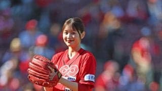 透明感凄っ！広島ＯＢの愛娘がマツダスタジアムで始球式　赤ユニ＆白ショーパンが「かわいかった」２３年ホリプロスカウトキャラバンでグランプリ