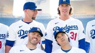 大谷翔平がフリーマンと変顔ショット！復帰戦前のフィールドでほっこり光景　フォトデーの模様を球団が公開