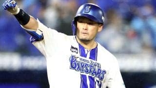 「確信歩きが格好よすぎる」頼りになる36歳ベテラン捕手が延長12回の死闘に終止符　横浜の夜空に描いた劇的サヨナラ弾にベイファン大興奮「控えめに言って涙」「CSに向けて着々と準備を進めてるな」