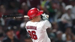 広島・中村奨成が頭部に死球受けるもプレー続行　１２４キロのカーブが側頭部直撃　投手・西舘は続投
