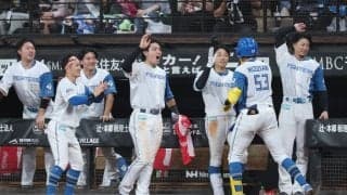 日ハム戦中継で「ばか可愛い人映ってる」　笑顔振りまく美女の正体「どう見ても素人では…」