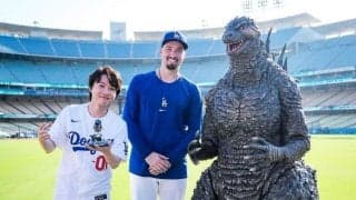 ドジャース　スネルが神木隆之介とニコニコ記念撮影　日本ファン歓喜「神木くんや！」「ジワる」ゴジラの模型と一緒に　山本由伸大好きのサイ・ヤング賞左腕