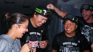 「チームを強くしてくれた」PS進出に導いた村上宗隆、勝利の美酒に絶叫　米国ファンも心酔「この男に夢中だ」「マジで推せるわ」