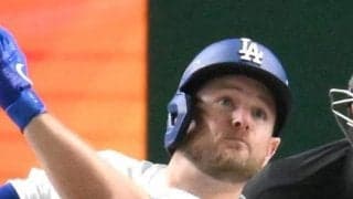 ドジャース　マンシーの死球判定が覆るハプニング　松井の内角球が右手に？一塁へ歩くも打ち直しに　本拠地がどよめく