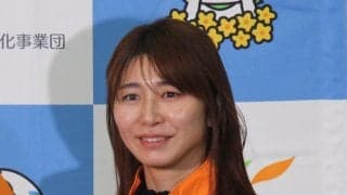 バレーボール大友愛さん、長女の代表秋本美空とおそろいのマフラーに「すてきな親子」の声