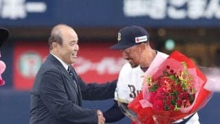 阪神・岡田顧問「本当にお疲れさんやな」オリックス・平野の引退試合にサプライズ登場　１０年リリーフ抜てき