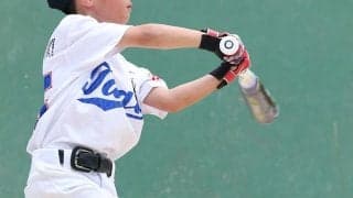 ゆるいスイングでも「20m飛ばせる」　低学年が長打量産…米国流コーチの“高グリップ”