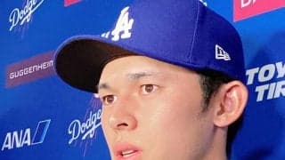 佐々木朗希のインタビュー中に「オレ、ツウヤク！」ブルペン捕手がまさかの横やりで笑顔　右手中指のマメは「（ボンドが）無くても大丈夫」