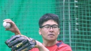 広島・会沢がコーチ兼任でプロ２１年目の来季も現役続行へ　肩書きや１・２軍担当などは未定　チーム最年長のベテランが経験値を新たな立場から還元へ　堂林も現役続行へ