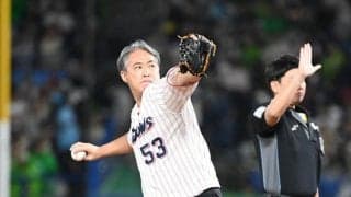 ヤクルトＯＢの五十嵐亮太氏が始球式に登場　最速１５８キロ右腕が投じたこの日のスピードは…