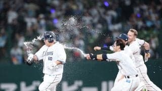【西武】中村剛也が劇的サヨナラ打「映像見たら左耳に外崎…」歓喜のシャワーで後輩から祝福