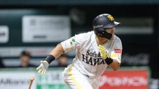 【ソフトバンク】引退試合の中村晃　第１打席で右中間へ二塁打