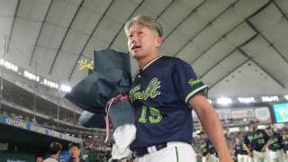 【ヤクルト】両チームのファンから「石川 ！ 」コール　巨人坂本勇人、長野久義氏からは花束