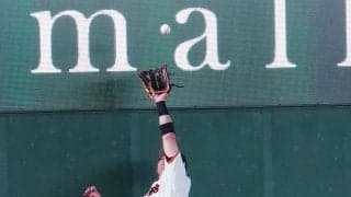 【巨人】丸佳浩がジャンピングキャッチ　逆転Ｖへ首位阪神を２差で追う中でピンチの芽を摘む