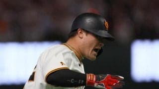 巨人・リチャードが衝撃弾　中堅右へ弾丸ライナーで運ぶ　巨人ＯＢの解説者も驚嘆　貴重な先制２号２ランに本拠地大歓声