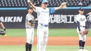硬式移行時の“送球の違和感”にどう対応？　名手が伝授…「地球を使う」キャッチボール