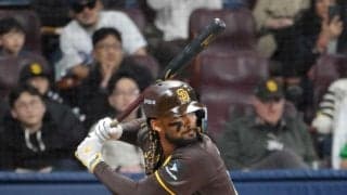 パドレス　タティスが衝撃の初球先頭打者アーチ！松井裕樹の目の前に着弾→目を見開き絶叫ガッツポーズ　ＰＣＡのホームランキャッチ及ばず