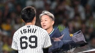 甲子園の阪神ファンが総立ちで異例の「石川コール」引退表明のヤクルト・石川に敬意　藤川監督もベンチ前で拍手送る