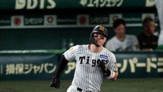 阪神・佐藤輝明が三冠王に前進、衝撃の３８号２ラン　弾丸ライナーで右翼席へ運ぶ　甲子園大歓声