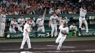 阪神　大山悠輔の１９号ソロに喜び爆発のナイン　元山がめっちゃ跳んでる！チームの雰囲気示した一枚　初回の悪い流れを一蹴