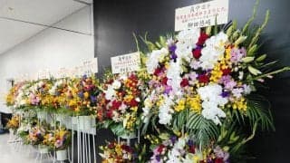 ロッテ　角中の引退試合　球場にズラッと花が並ぶ　対戦相手の柳田、昨季までのチームメートからも