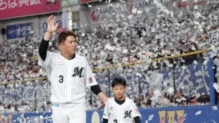 ロッテ・角中　ファンに感謝の引退試合「熱く心から震える応援」　独立リーグ出身のパイオニア
